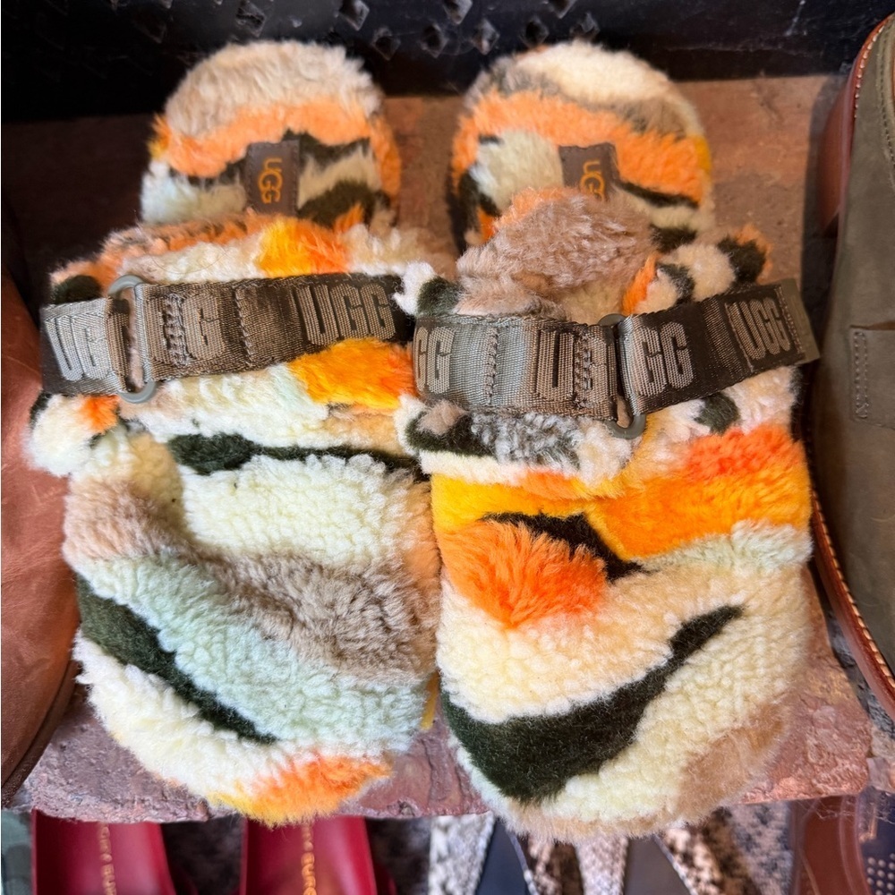 UGG fluff slippers in orange camo